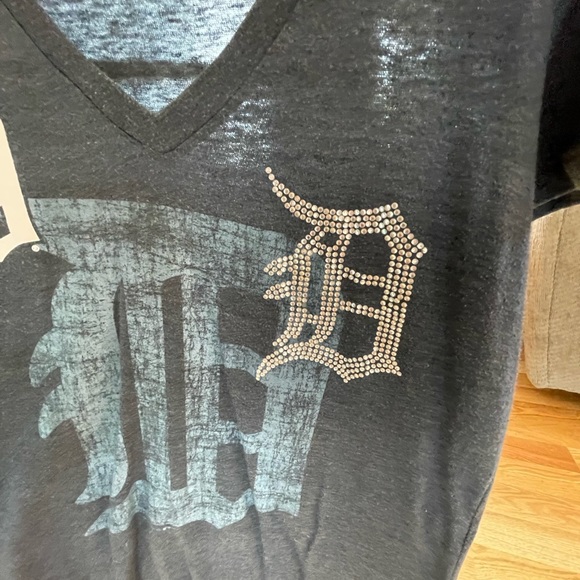 Detroit Tigers women’s v neck t-shirt. Size medium navy blue with rhinestone D - Picture 2 of 6